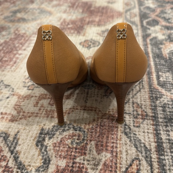 Coach Nude Tan Closed Pointed Toe Heels, Size 9.5 - Picture 2 of 5